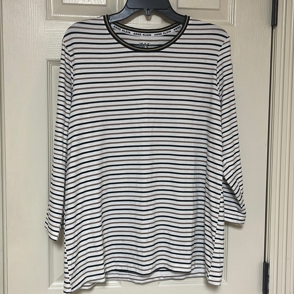 Anne Klein top. Size XL. Great condition!